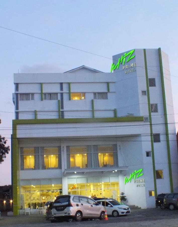Whiz Prime Hotel Sudirman Чилачап Экстерьер фото