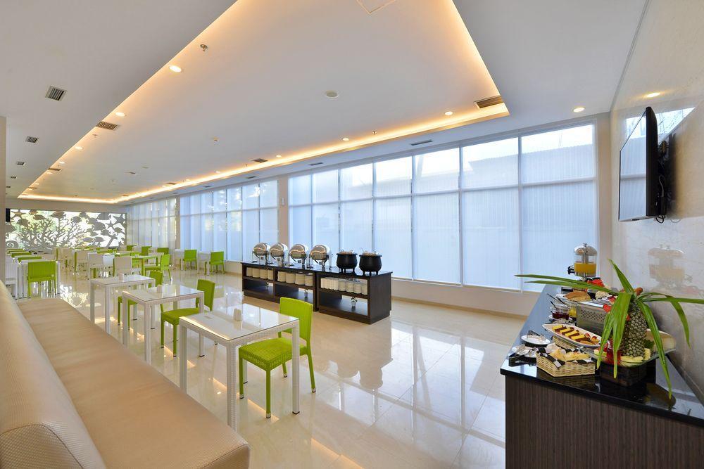 Whiz Prime Hotel Sudirman Чилачап Экстерьер фото