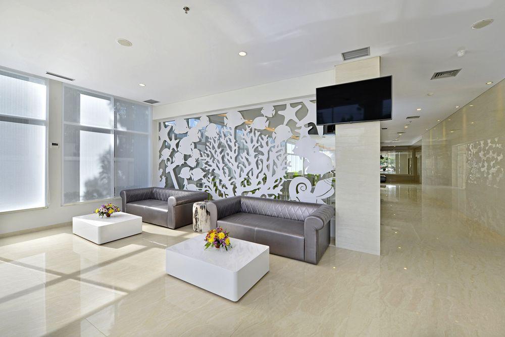 Whiz Prime Hotel Sudirman Чилачап Экстерьер фото