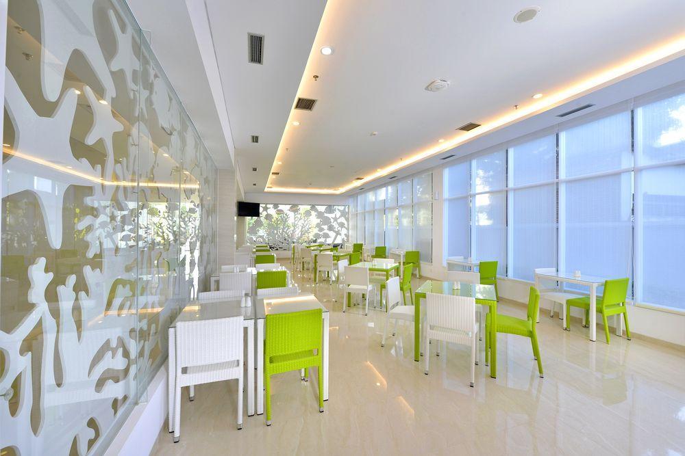 Whiz Prime Hotel Sudirman Чилачап Экстерьер фото