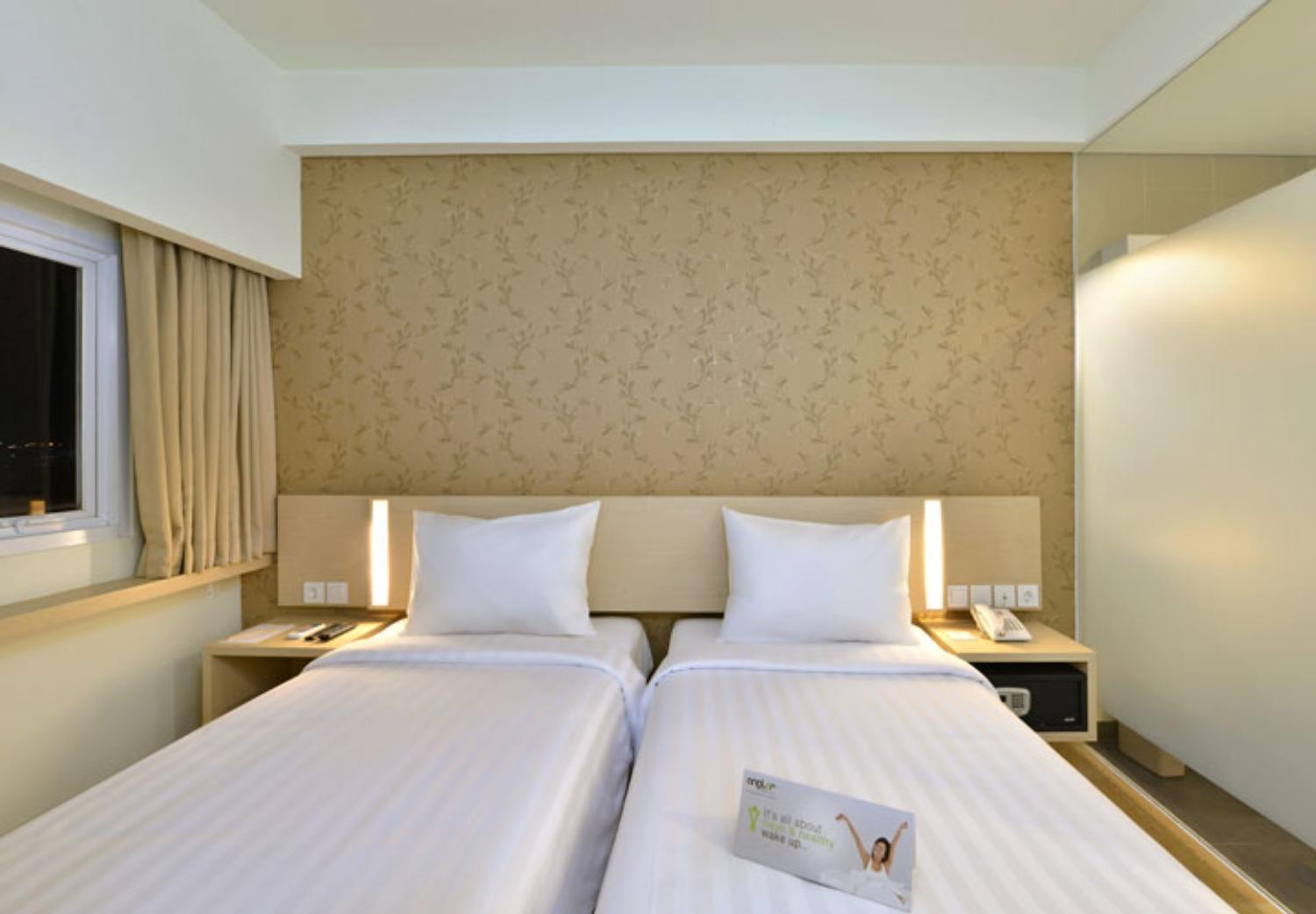 Whiz Prime Hotel Sudirman Чилачап Экстерьер фото