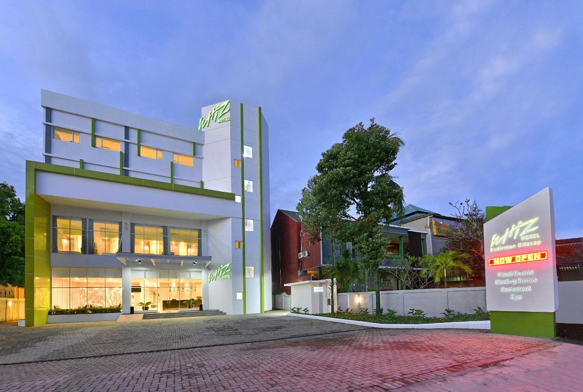 Whiz Prime Hotel Sudirman Чилачап Экстерьер фото