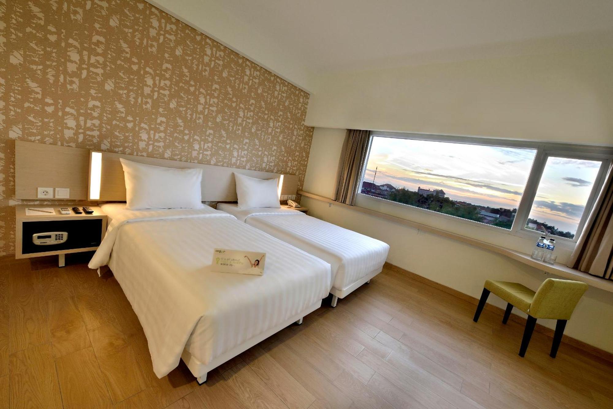 Whiz Prime Hotel Sudirman Чилачап Экстерьер фото
