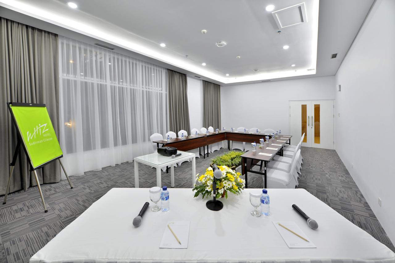 Whiz Prime Hotel Sudirman Чилачап Экстерьер фото
