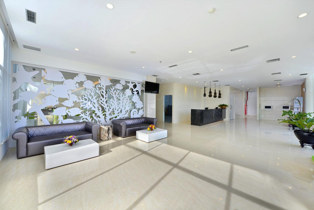 Whiz Prime Hotel Sudirman Чилачап Экстерьер фото