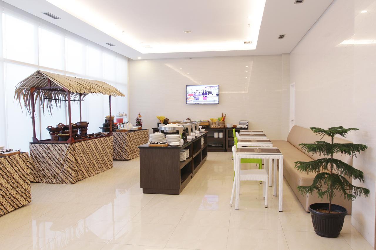 Whiz Prime Hotel Sudirman Чилачап Экстерьер фото